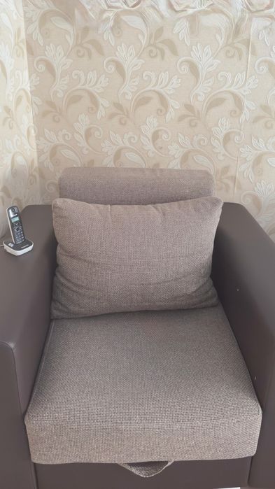 Продам угловой диван и кресло в хорошем состоянии