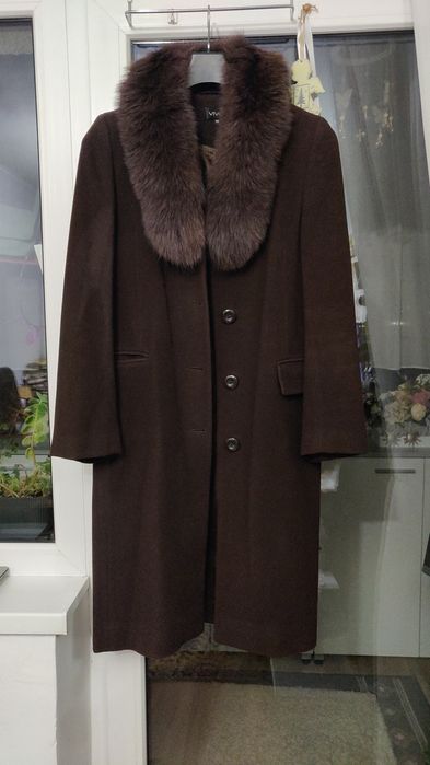 Palton maro cu guler din blană artificială