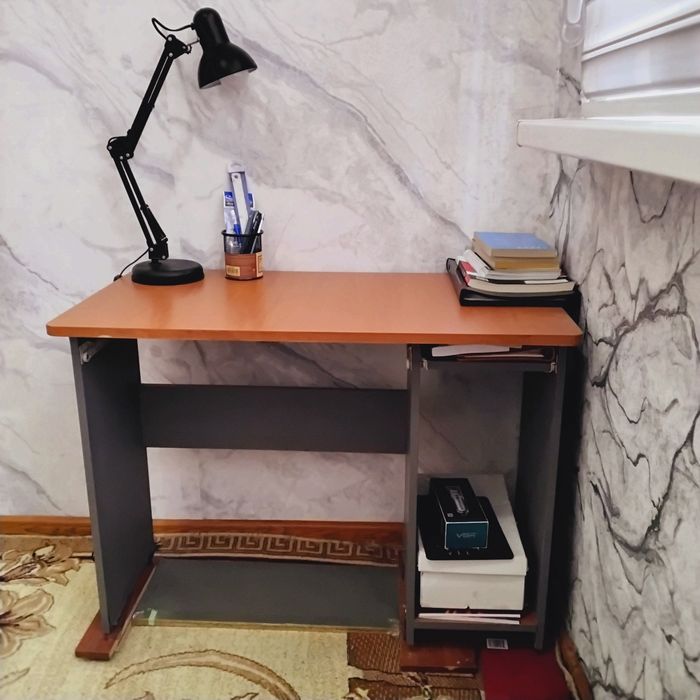 Stol-stul complect sotiladi