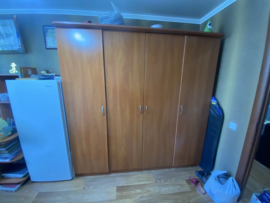 Продается платиной шкаф.