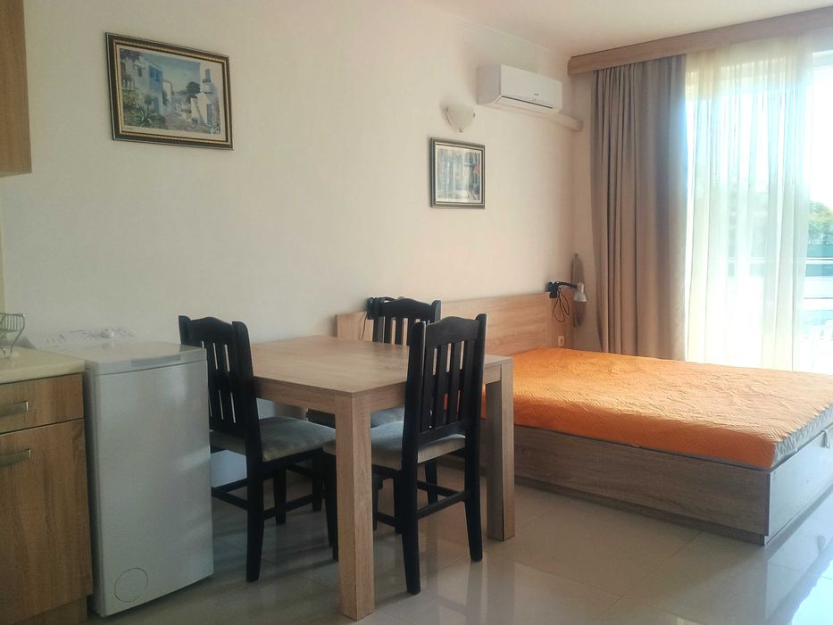 ТОП НАЕМ / Първа линия с басейн и паркомясто, Несебър, Кристал Б5