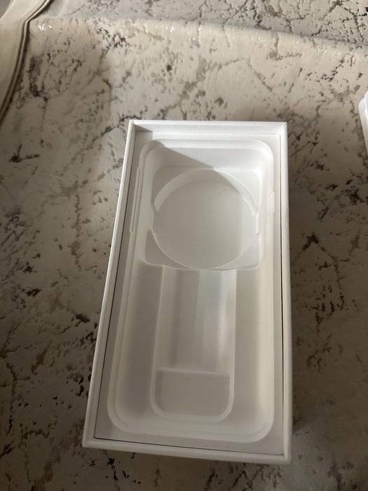 Продам iphone se8 в новом состоянии