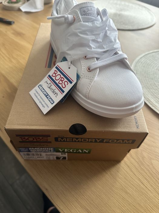 Tenesi bobs from skechers noi numarul 37