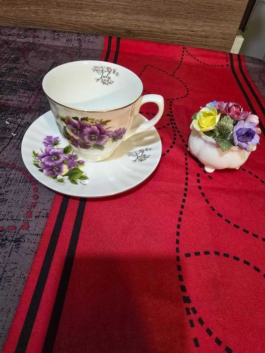 Порцеланови двойни сетове с месеци