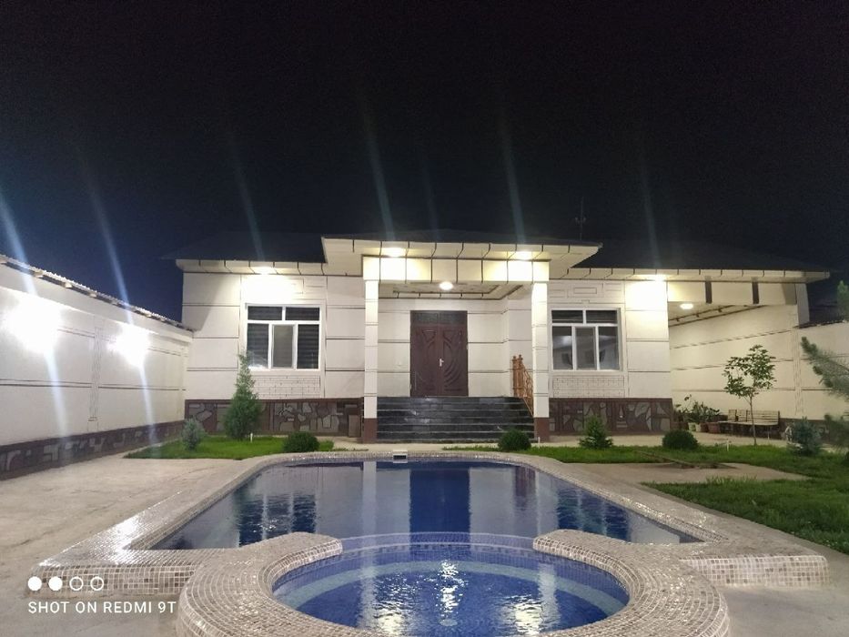 Dacha oq toshda joylashkan