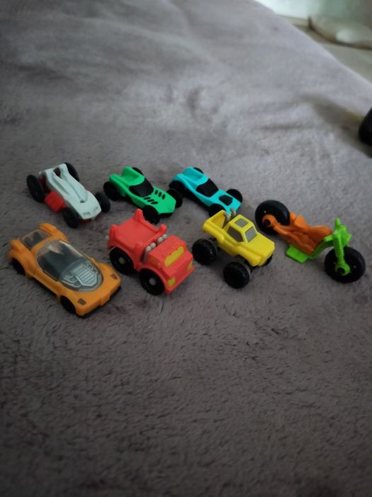 Мелкие игрушки .