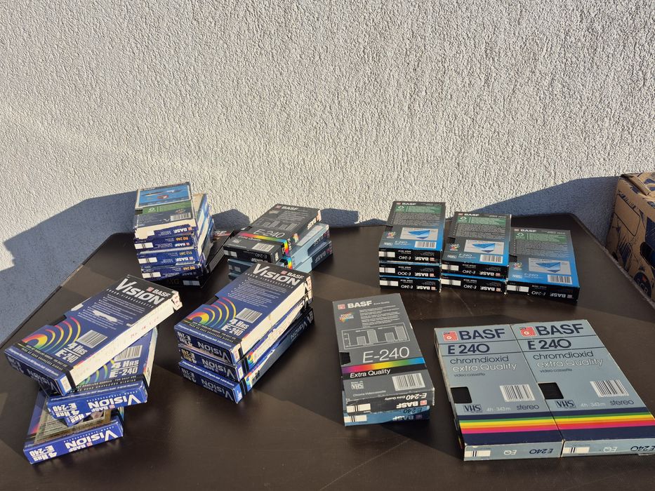 Vând lot 20 casete video VHS originale Basf, 240 minute cu filme

- 20