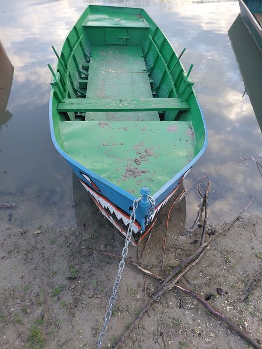 Barca tabla de vanzare