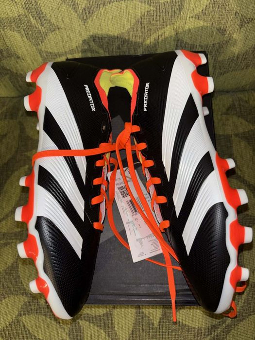 Нови футболни обувки Adidas Predator