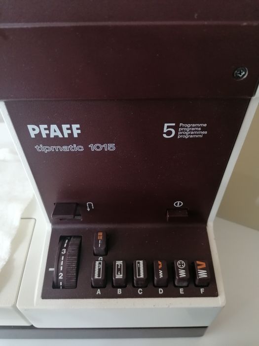 Mașina de cusut pfaff