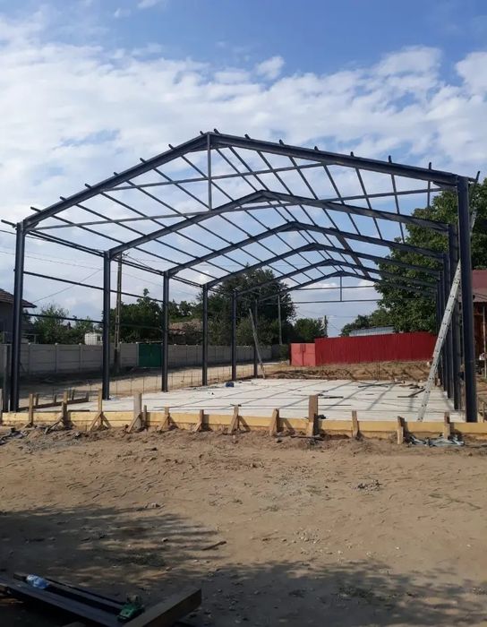 Vand hală metalică 11 m lățime cu 25 lungime tot cu montaj de pe stoc