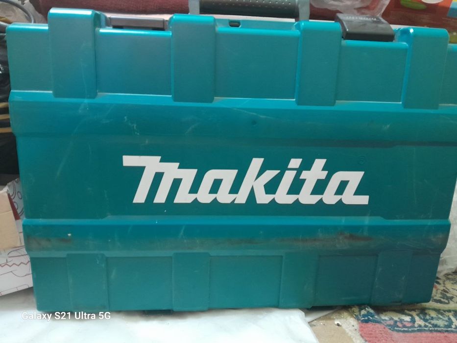 Срочно продается Двухрежимный перфоратор SDS-MAX Makita HR5212