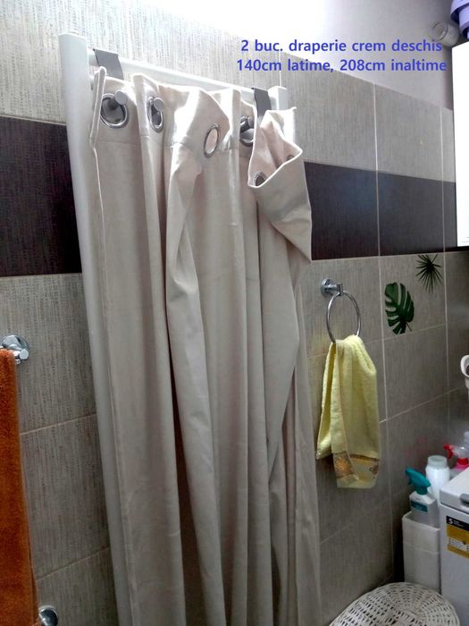 Draperii crem deschis