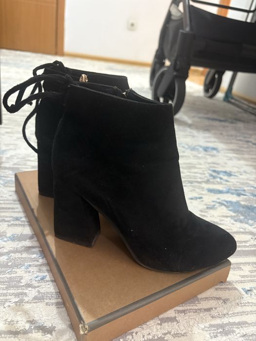 Батильоны замшевые 37р,