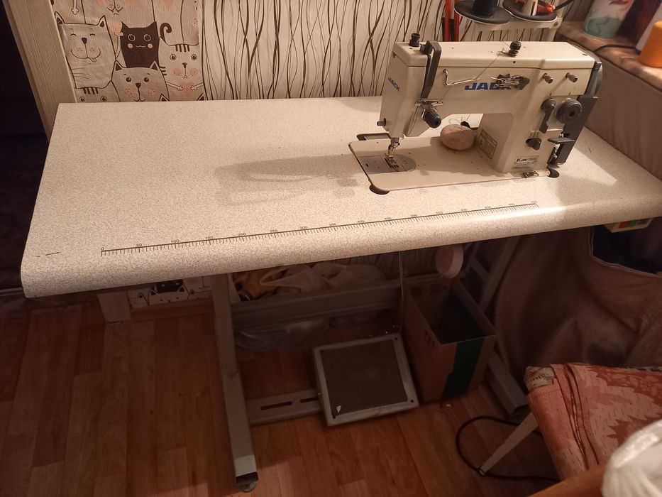 Продам швейную  машину.