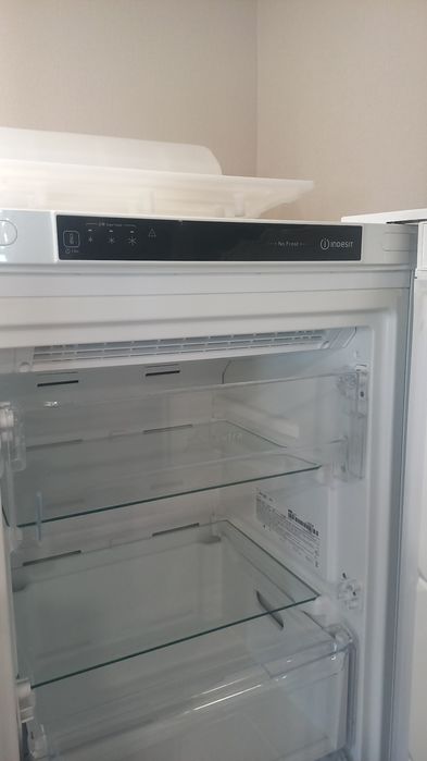 Продам морозильник indesit