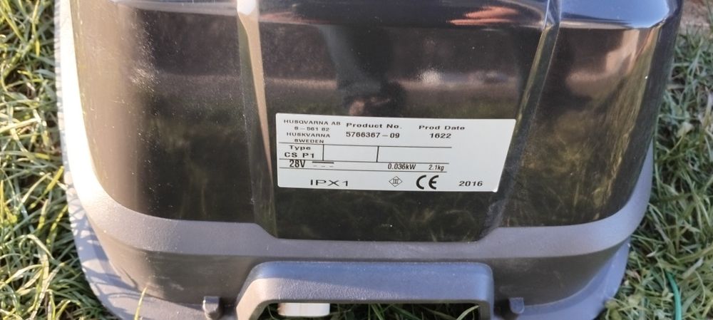 Robot de tuns gazon profesional Husqvarna  McCulloch original cu statie de încărcare
Nu dețin pinurile / se aprind 
Se vând cum se vad în poze 
Prețul