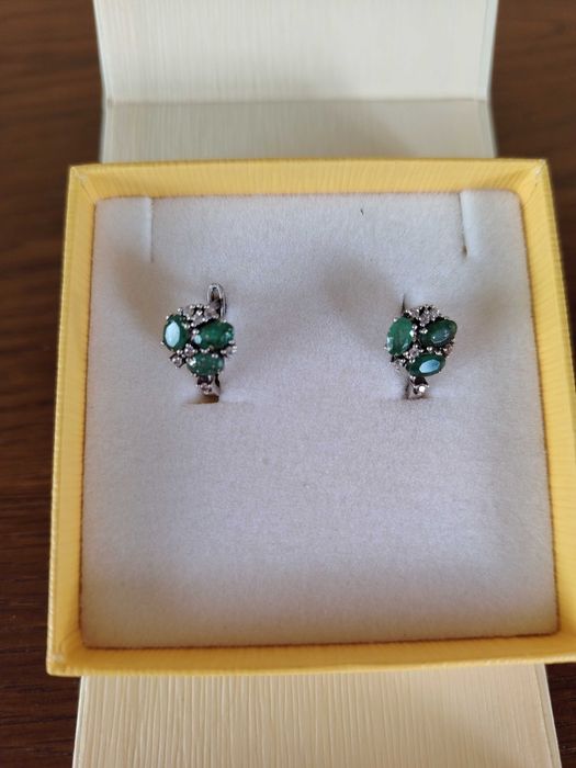 Сребърни обеци с изумруд