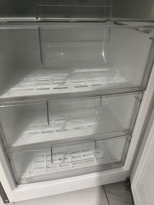 Холодильник LG сатылады