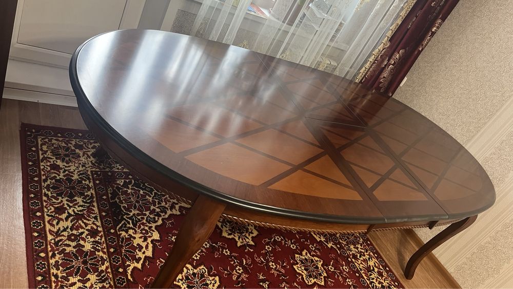 Продам стол для гостиной