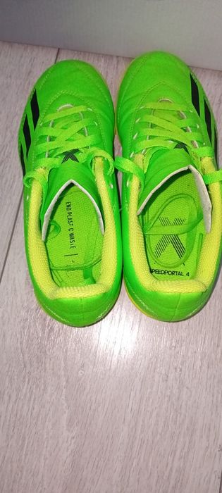 Обувки за зала Adidas р-р 34