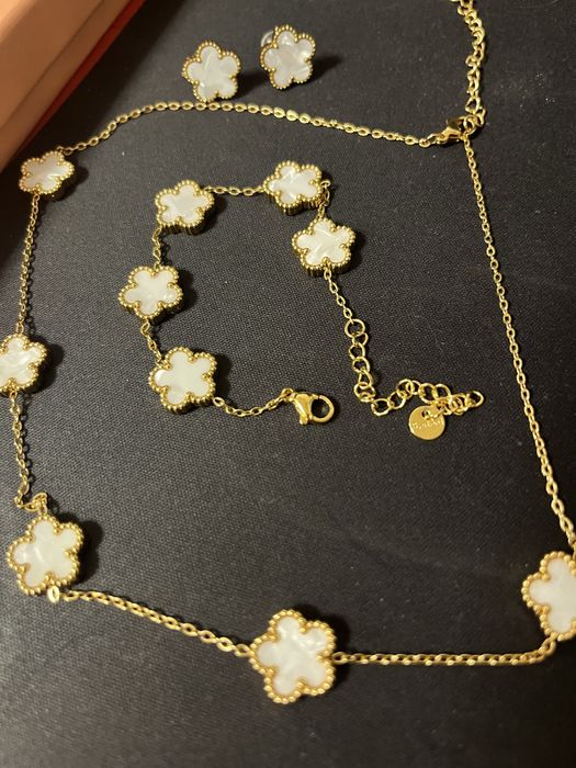 Три сета гривна, колие и обеци van cleef