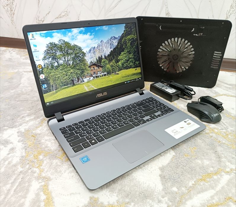 Ноутбук ASUS в отличном состоянии.