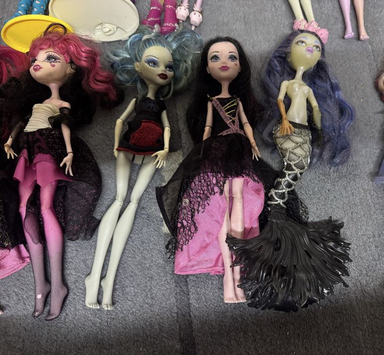 Дракулаура куколка монстиха