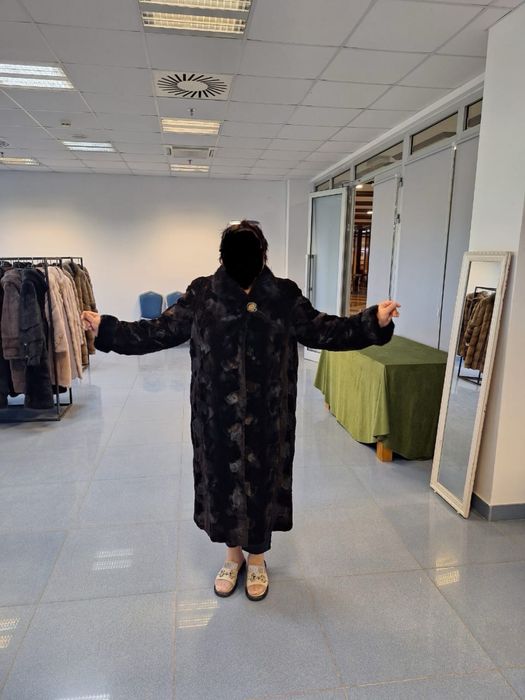 Продаётся шуба в отличном состояние