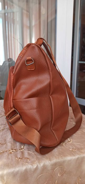 нов сак Kinder-20 лв, нов Hummel-15 лв, нова раница-20 лв.