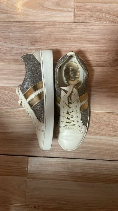 Коллекция кроссовок