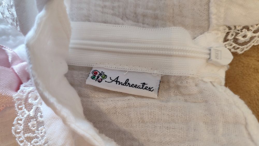 Rochiță și bentiță cu ciucurași, 74