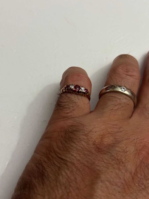 INEL AUR 18K + 3 RUBINE + 2 DIAMANTE - Anglia - 3g. - Vintage !