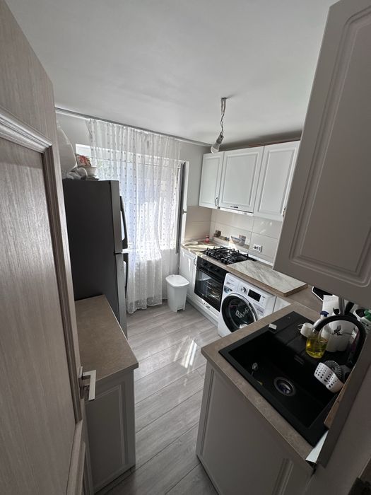 Vand apartament cu 3 camere