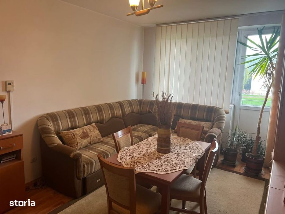 De vânzare apartament 2 camere zona Decebal ( piața )