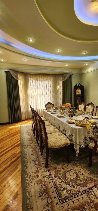 Охунбобоевда 6 соток ер майдонида жойлашган тайёр уй сотилади