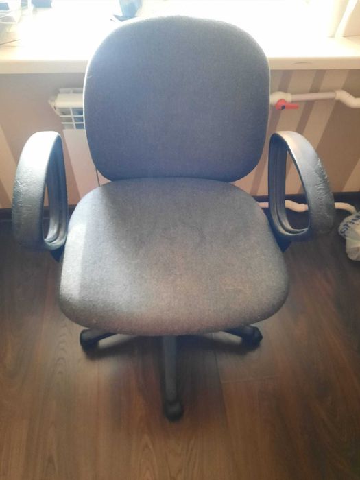 Продам офисные кресла