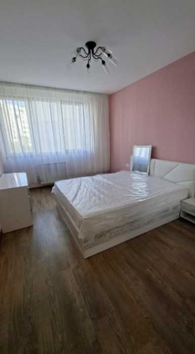 Дава се под наем Тристаен апартамент в София, Изток - 105 кв.м за 869 € - Снимка #4