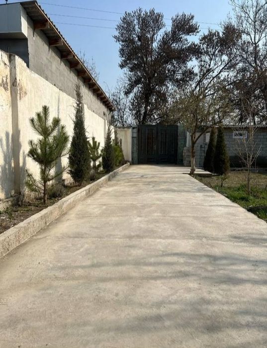 Uy sotiladi Dala hovli hamma sharoitga ega