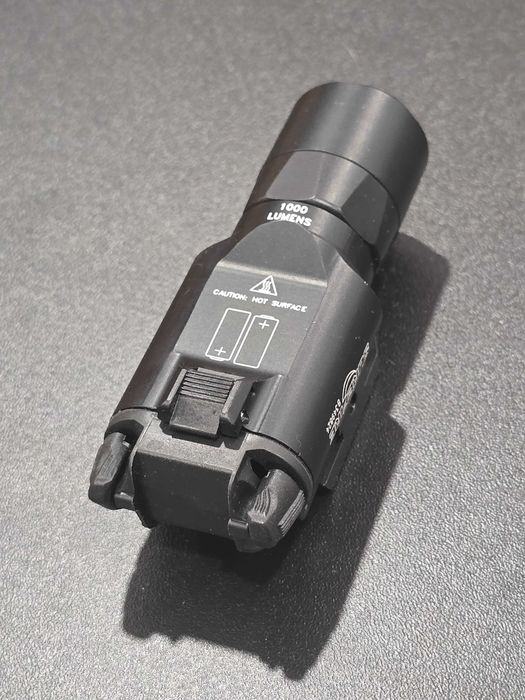 Lanterna Surefire x300U-B vinatoare airsoft gunlight