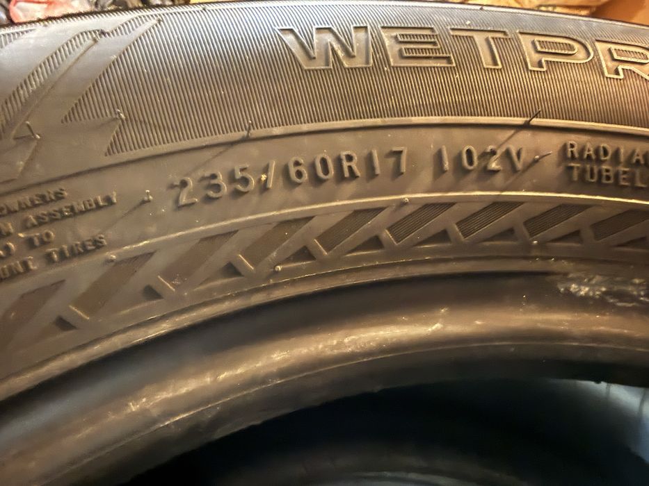 Продавам гуми за SUV