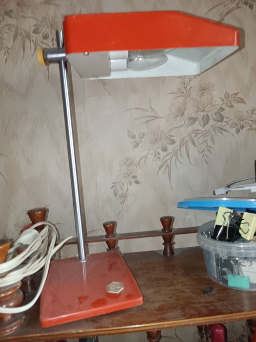 Настольная лампа