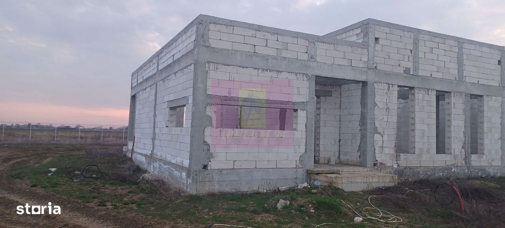 Săbăreni, casă la rosu 116 mp utili, curte 607 mp