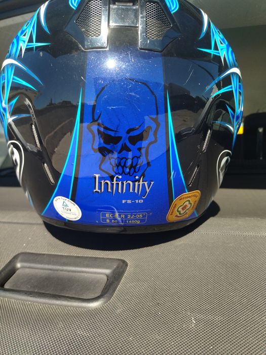 Продавам каска в добро състояние