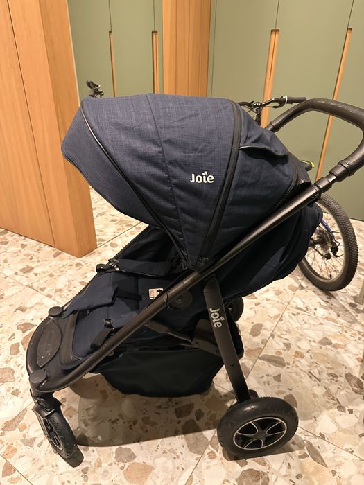 Коляска темной синий цвет Joie