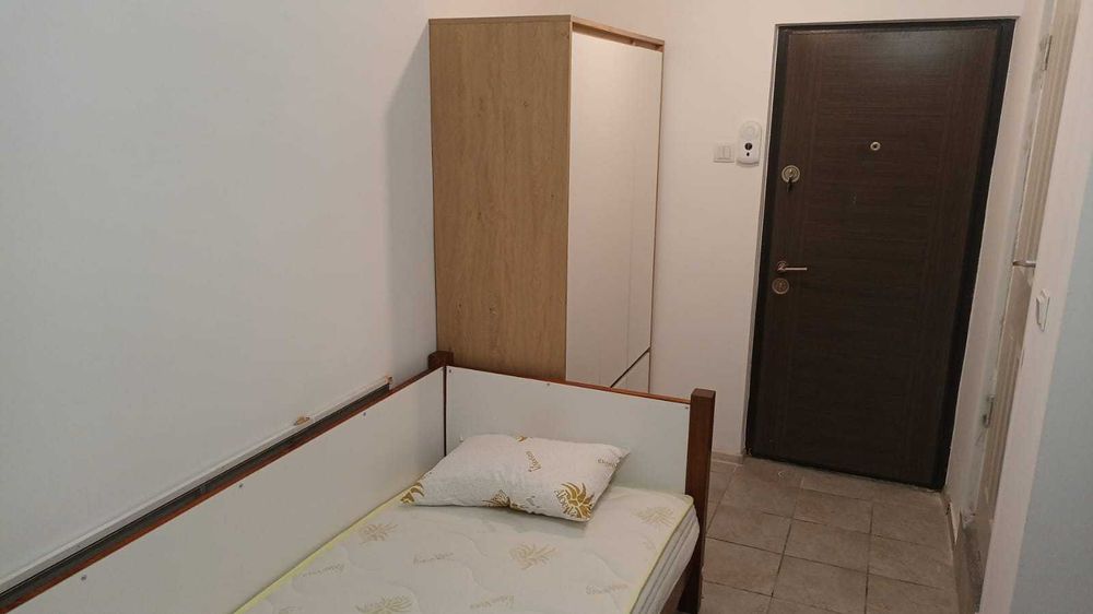 Vand camera cu baie si centrala proprie in Astra
