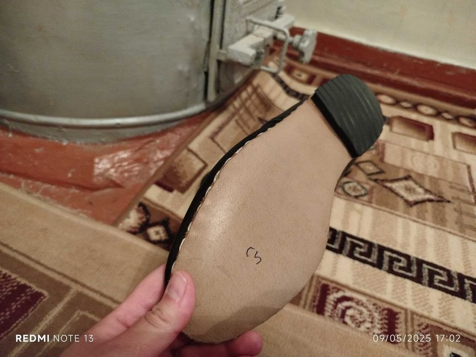 Чистая кожа для размера 43