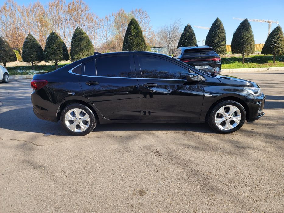 Onix premier 2 plus sotiladi