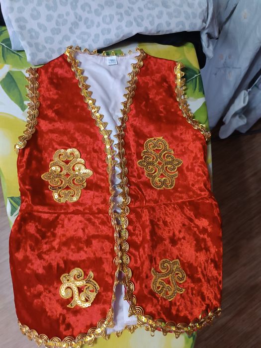 Продам национальной жилет, на девочку 3-5  лет