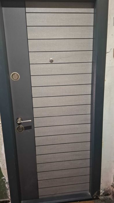 Vand apartament 3 camere Lonea Bl.319